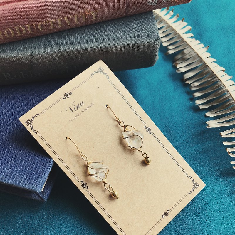 Antique white crystal earrings - ต่างหู - คริสตัล สีใส