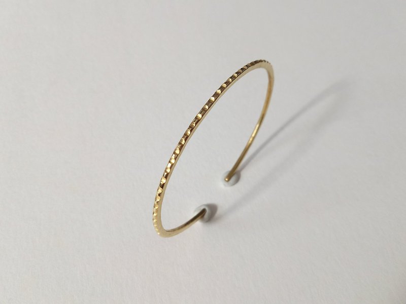Battlement Bronze fine forged knock bracelet - สร้อยข้อมือ - ทองแดงทองเหลือง สีทอง