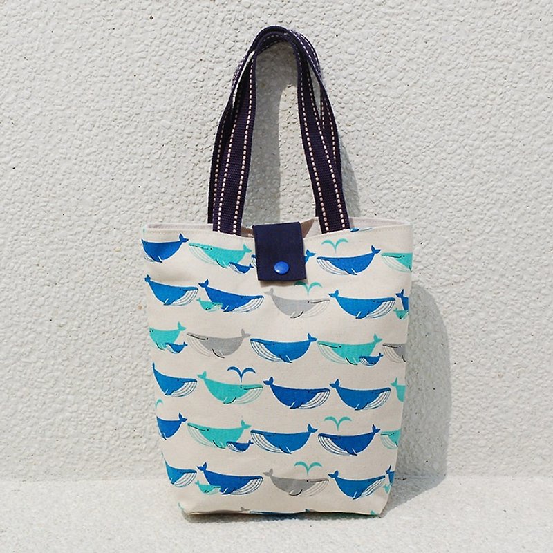 Whale spray bag - กระเป๋าถือ - ผ้าฝ้าย/ผ้าลินิน สีน้ำเงิน