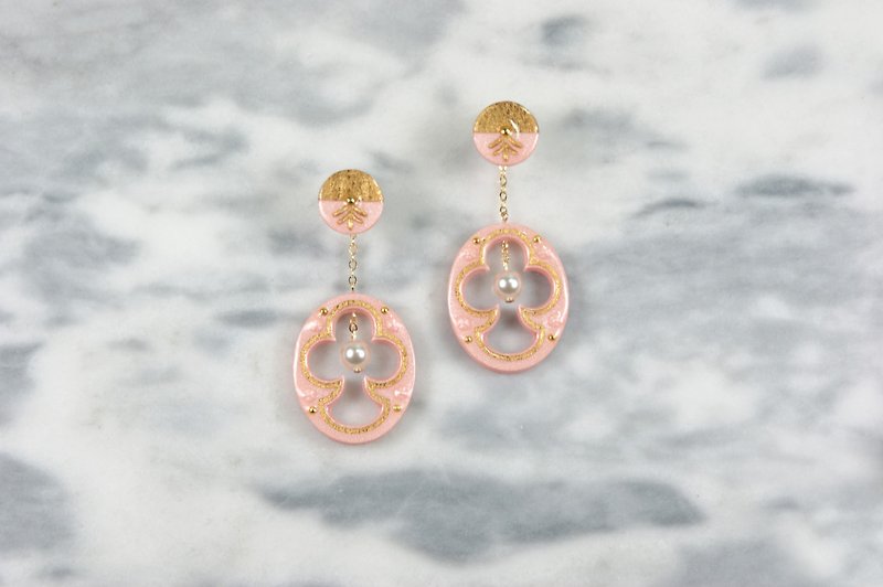 Clover ornament earrings - ต่างหู - กระดาษ สึชมพู