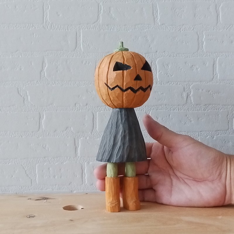 Lady Halloween (Wood carving) - 公仔模型 - 木頭 