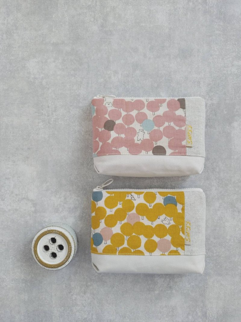 【FZK/All-Purpose Pouch (Small)】Polka Dot Forest Little Animals Japanese Fabric Cotton-Linen Canvas - กระเป๋าเครื่องสำอาง - ผ้าฝ้าย/ผ้าลินิน หลากหลายสี