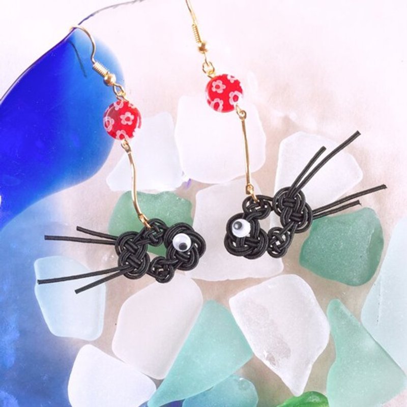 ピアス【ゆらゆら金魚】黒　浴衣　夏祭り　花火大会に　大人可愛い　ミルフィオリ - 耳環/耳夾/耳骨夾 - 玻璃 黑色
