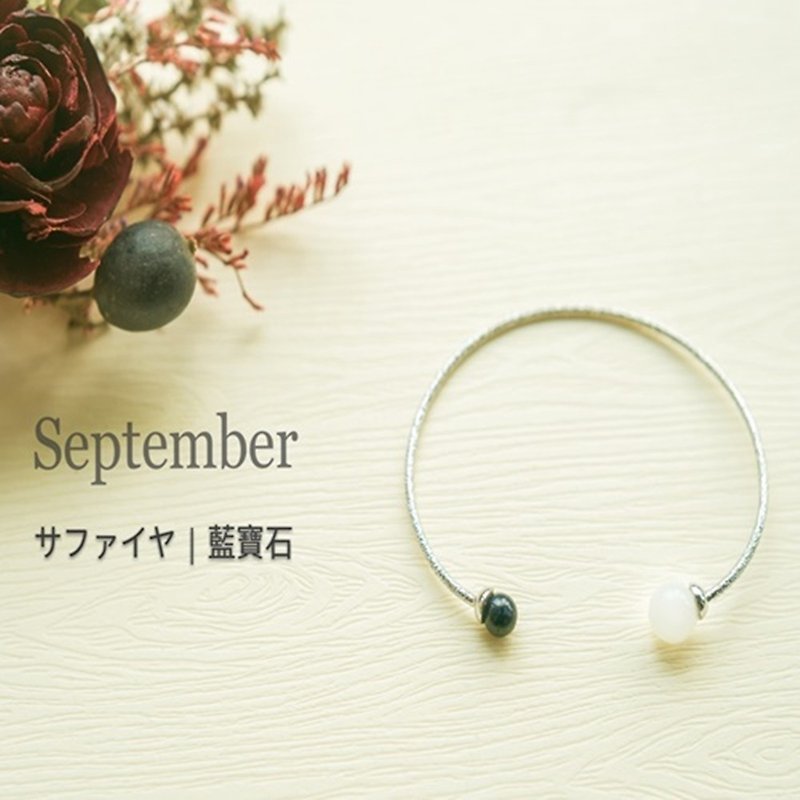 The only birth stone breast bracelet - September - ของเล่นเด็ก - เครื่องเพชรพลอย สีน้ำเงิน