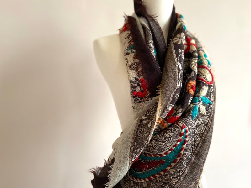 手工刺繡水煮羊毛圍巾披肩/印度/喀什米爾Cashmere - 圍巾/披肩 - 羊毛 咖啡色