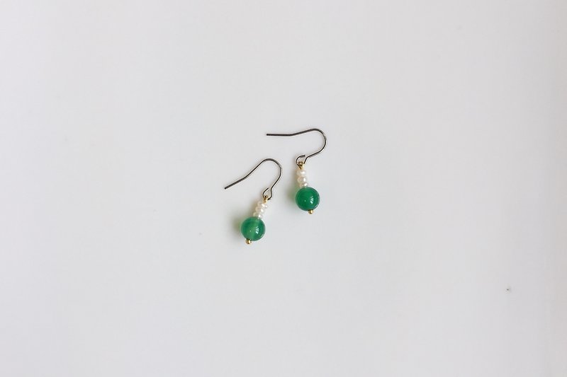Green dot pearl green agate earrings - ต่างหู - แก้ว สีเขียว