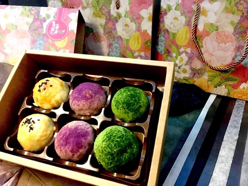 Mid-Autumn moon cake flower drunk month gift box hand letter with hand must buy - เค้กและของหวาน - อาหารสด 