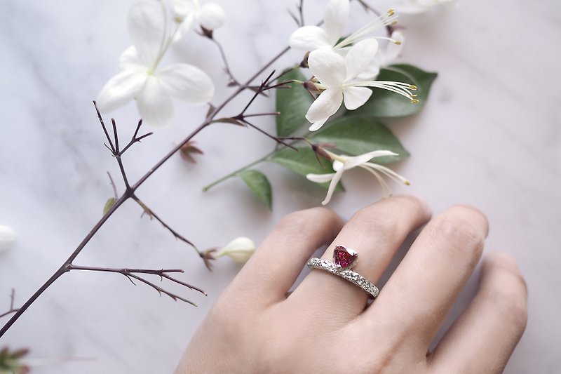 Juno Ring /// Romance Heart statement ring. Valentine Ring. Valentine Gift. - แหวนทั่วไป - เงิน สีเงิน