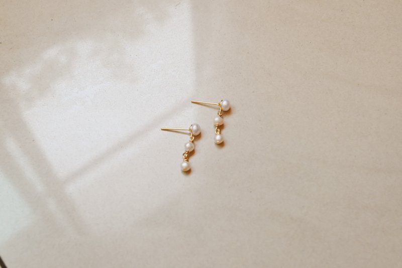 Gini | Shot 002 - Earrings & Clip-ons - Pearl Gold