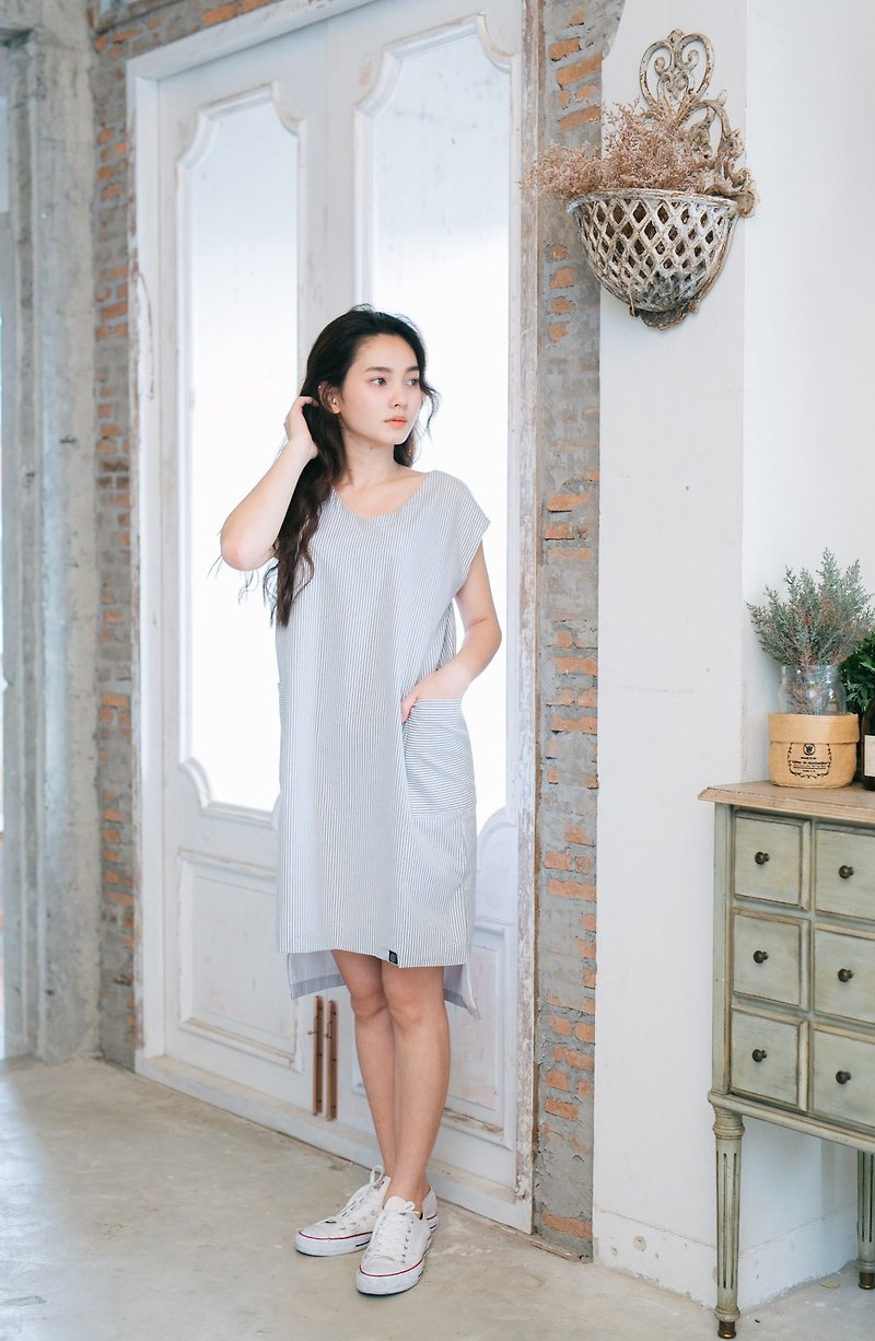 Gray Line Dress V-Neck - 連身裙 - 棉．麻 灰色