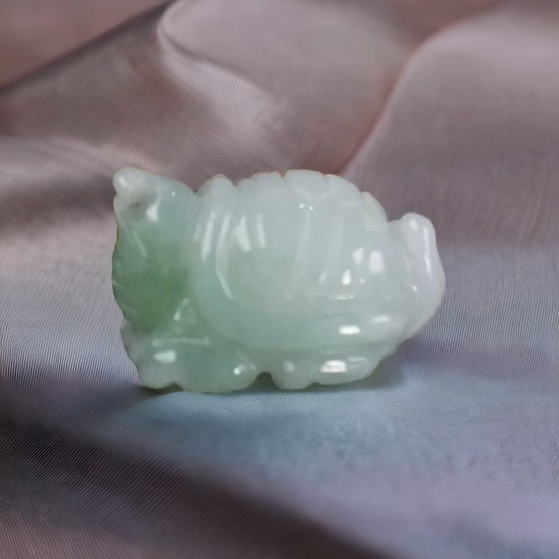 【吉祥‧長壽】冰糯飄綠花翡翠烏龜擺飾 |天然緬甸玉翡翠A貨|送禮 - 其他 - 玉石 綠色