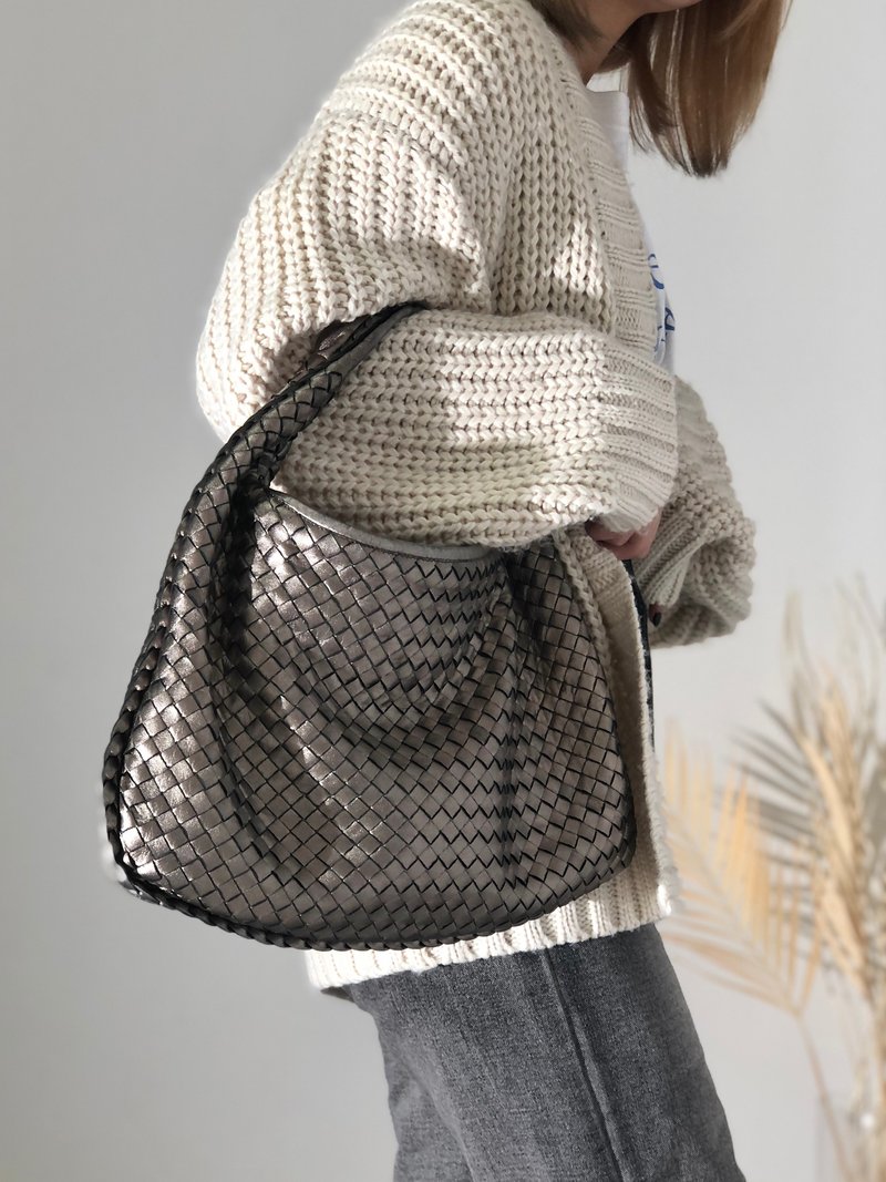 【 日本直送　名牌中古包 】Bottega Veneta ボッテガヴェネタ イントレチャート レザー ホーボーバッグ メタリックゴールド whsy5u - 手提包/手提袋 - 真皮 銀色