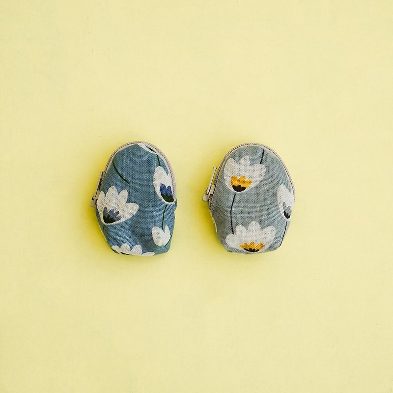 Popular gifts The most mini bird egg coin purse Small flowers can put 15 ten yuan coins can be picked flowers - Coin Purses - Cotton & Hemp Blue
