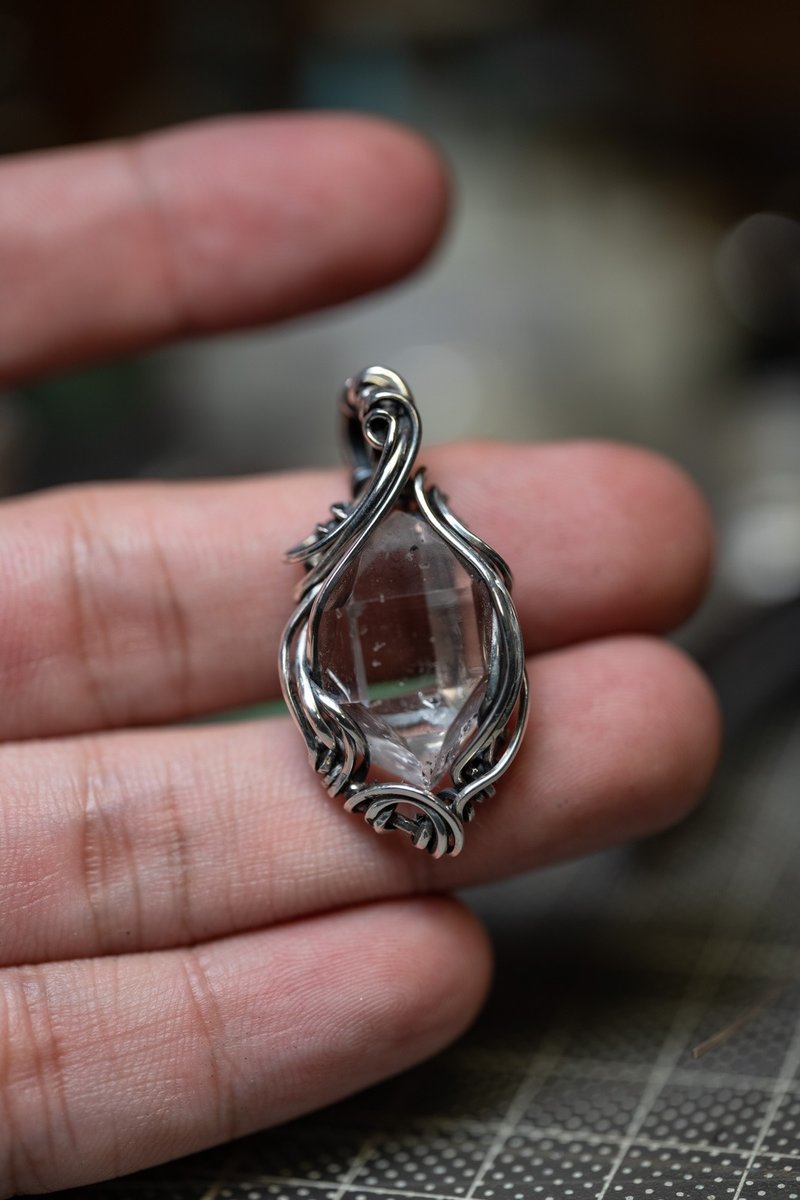 【Wrap Around Studio】S925 Wire Wrapping | Herkimer Diamond Pendant Necklace - Necklaces - Sterling Silver Multicolor