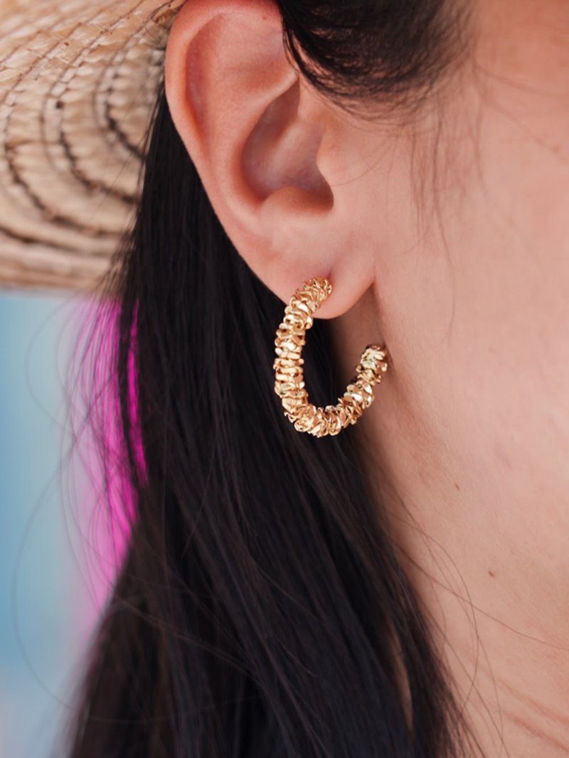 微光追尋圓圈純銀耳環 Glimmering Circle Earrings - 耳環/耳夾 - 其他材質 金色