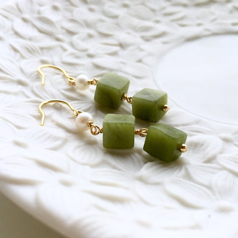 【Ruosang】【Fruit Shop】White Jade Matcha Jelly I. Natural pearl. Matcha green natural stone earrings. - Earrings & Clip-ons - Gemstone Green