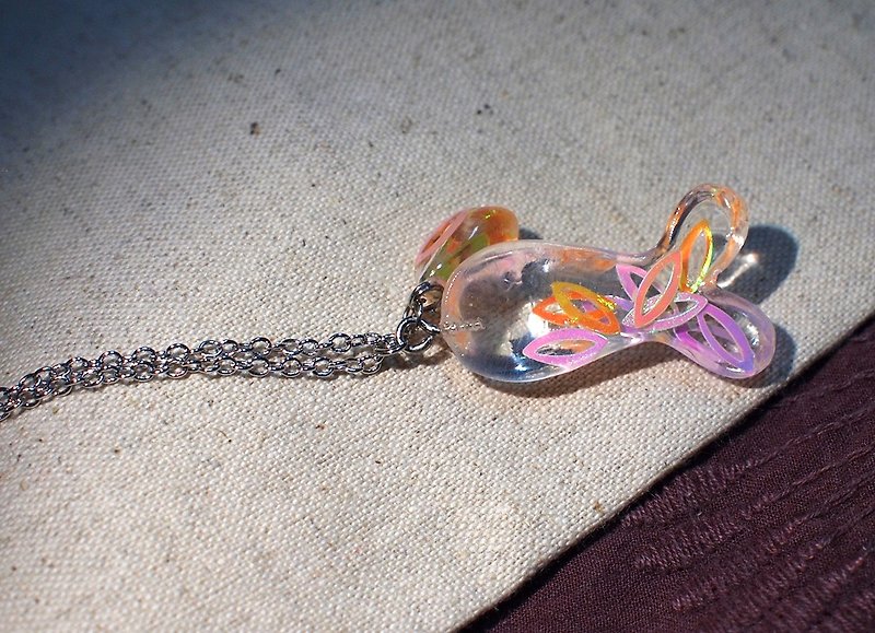 Fish swim_transparent resin_necklace_cute route_fish swimming in the chest_olive sheet 2 - Necklaces - Resin Multicolor