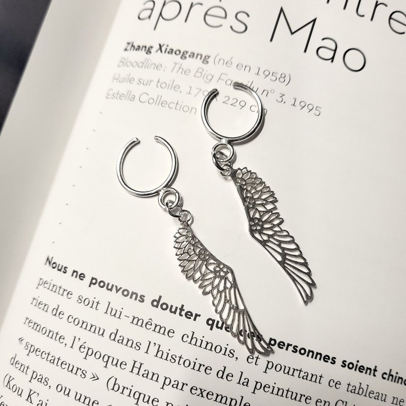 Delicate Silver Angel Wing Earrings post 2 types - 耳環/耳夾/耳骨夾 - 純銀 灰色