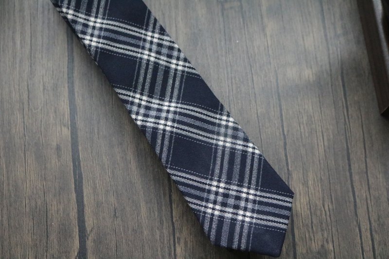 深藍格紋領帶 窄版紳士領帶禮盒裝 - 領帶/領帶夾 - 棉．麻 藍色