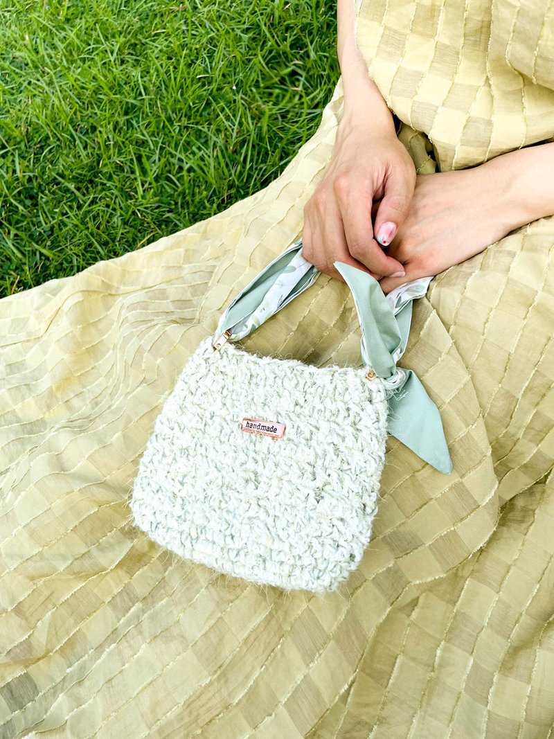 Mixed line handbag - lemon cheese hand-woven woven bag wrist bag - กระเป๋าแมสเซนเจอร์ - ขนแกะ ขาว