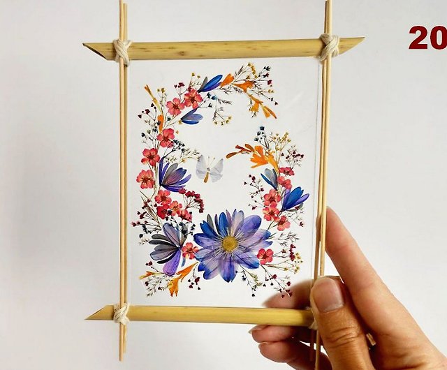 DIY Pressed Flowers in a Floating Glass Frame Craft
