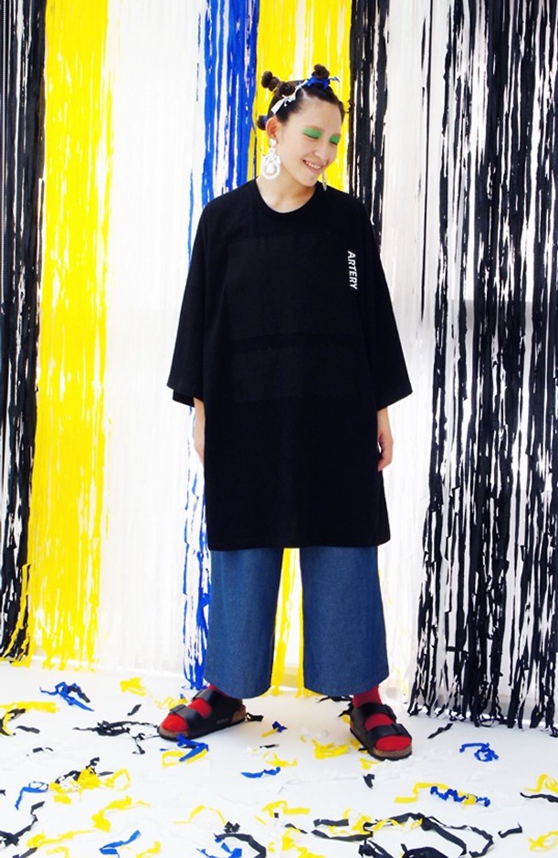 ARTERY OVERSIZED T-SHIRT black black block collage - เสื้อยืดผู้หญิง - ผ้าฝ้าย/ผ้าลินิน สีดำ