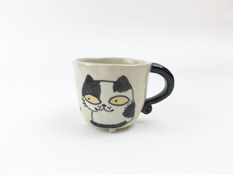 Nice Little Clay small hand-curser _ _ Zixi black and white cat sitting on the right side of the 120,308 - Mugs - Pottery White
