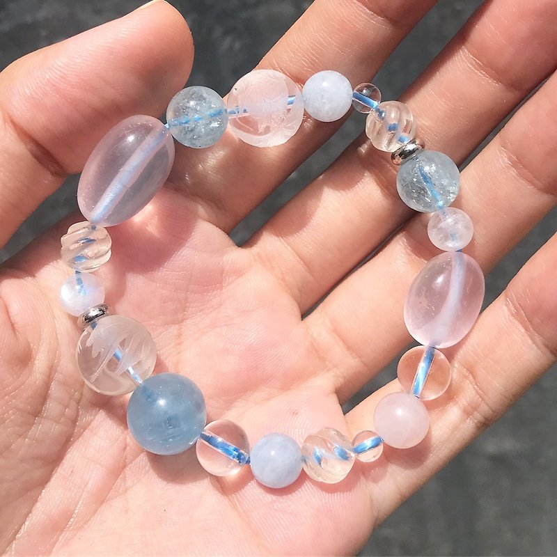 [Lost and find] Natural Stone Aquamarine Starlight Pink Crystal Goldfish Bracelet - สร้อยข้อมือ - เครื่องเพชรพลอย สีน้ำเงิน