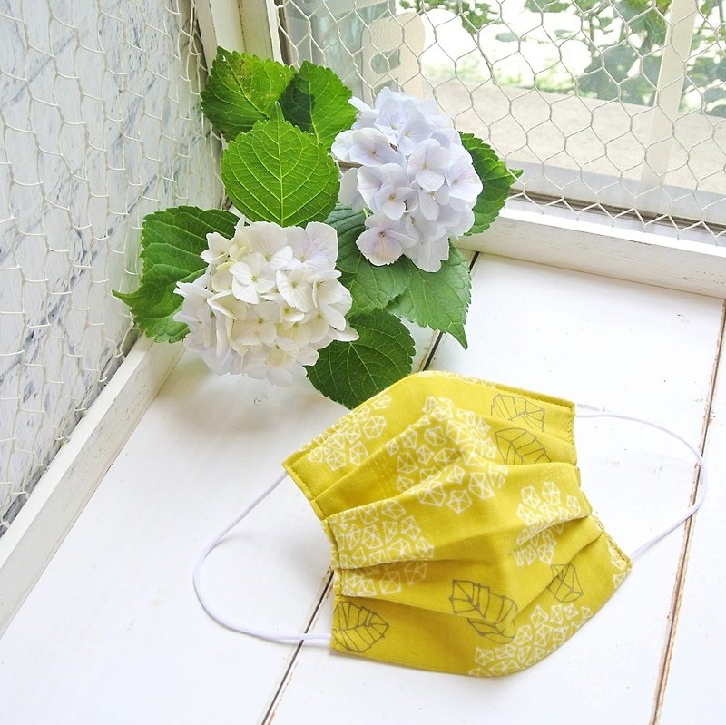 可洗滌、舒適且可愛的手工立體口罩 Hydrangea Mustard 繡球花 - 口罩/口罩收納套 - 棉．麻 黃色