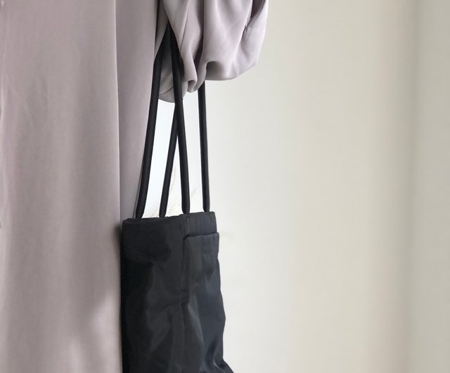 PRADA　プラダ　テスート　ボンバー　トートバッグ　トライアングル　ブラック プラダ(Prada) トライアングルロゴ レディース レザー ショルダー