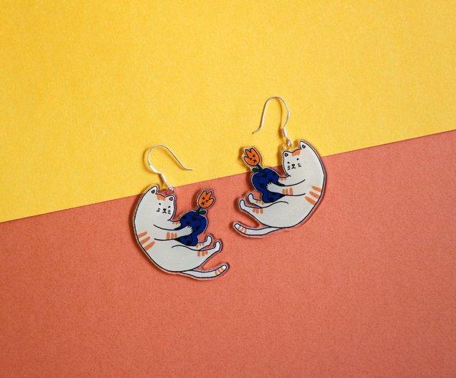 いたずらオレンジ猫のイヤリングイヤーピンイヤリング - ショップ