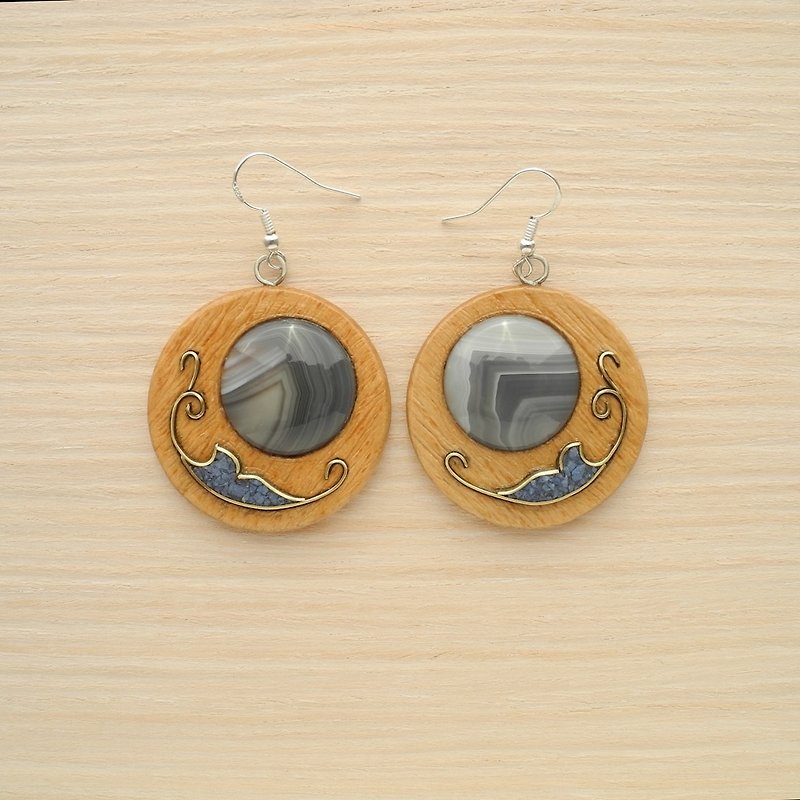 Wooden inlaid earrings with agate - 耳環/耳夾 - 木頭 多色
