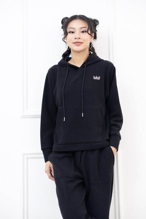 Meya 編縫編織 皇冠刺繡連帽長袖上衣 黑色