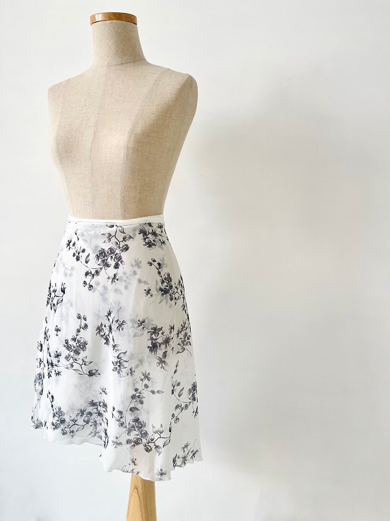 black and white-flower - Skirts - Other Materials White