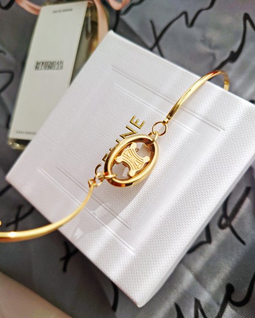 Second-hand beauty with box CELINE gold Arc de Triomphe tassel bag pendant key  chain key ring - Shop and then i met you Keychains - Pinkoi