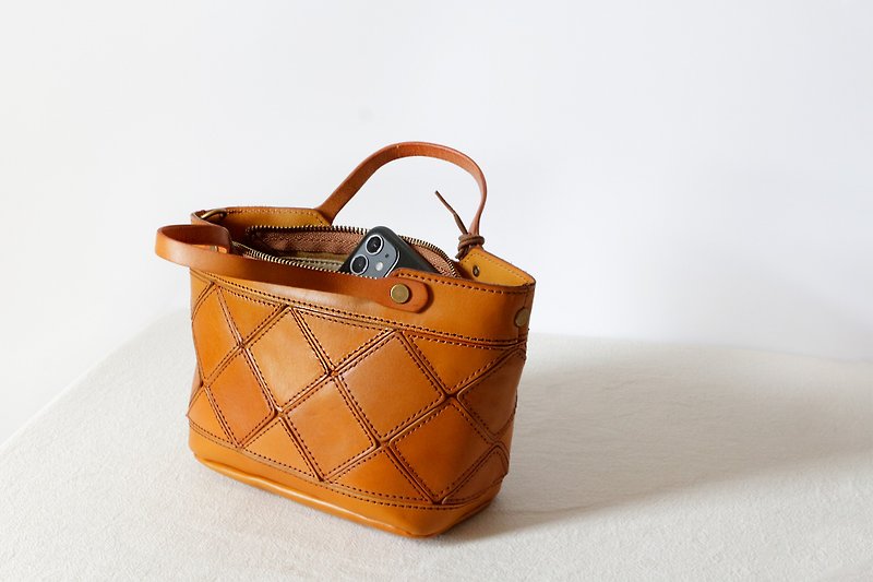 Cowhide shoulder bag Diagonal hanging mini bag 2Way Smartphone case - Messenger Bags & Sling Bags - Genuine Leather Orange