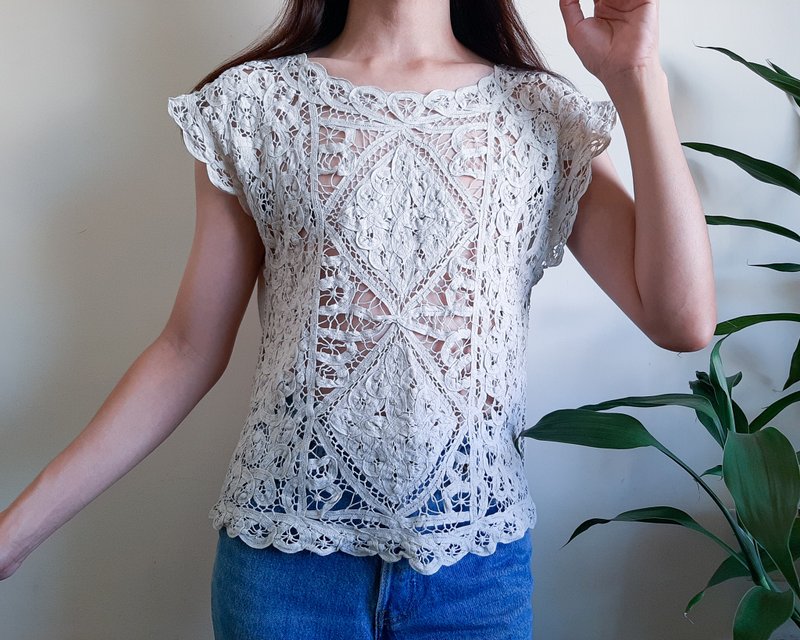 Vintage 1980s Does 1930s Handmade Antique Crochet Lace Blouse See through Size S - เสื้อเชิ้ตผู้หญิง - ผ้าฝ้าย/ผ้าลินิน สีเทา