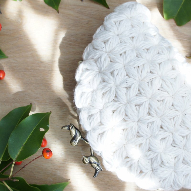 Ba-ba handmade Jasmine Stitch crochet pouch No.C1321 - กระเป๋าเครื่องสำอาง - วัสดุอื่นๆ ขาว