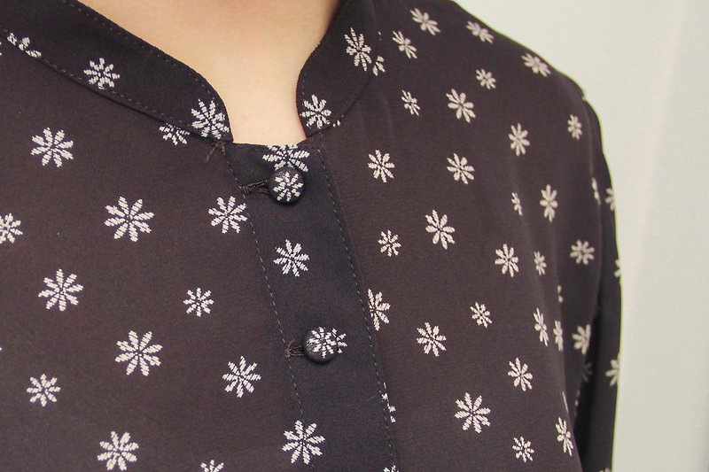 …｛DOTTORI :: TOP｝Chocolate Brown Floral Top with Banded Collar - Women's Shirts - Other Materials 