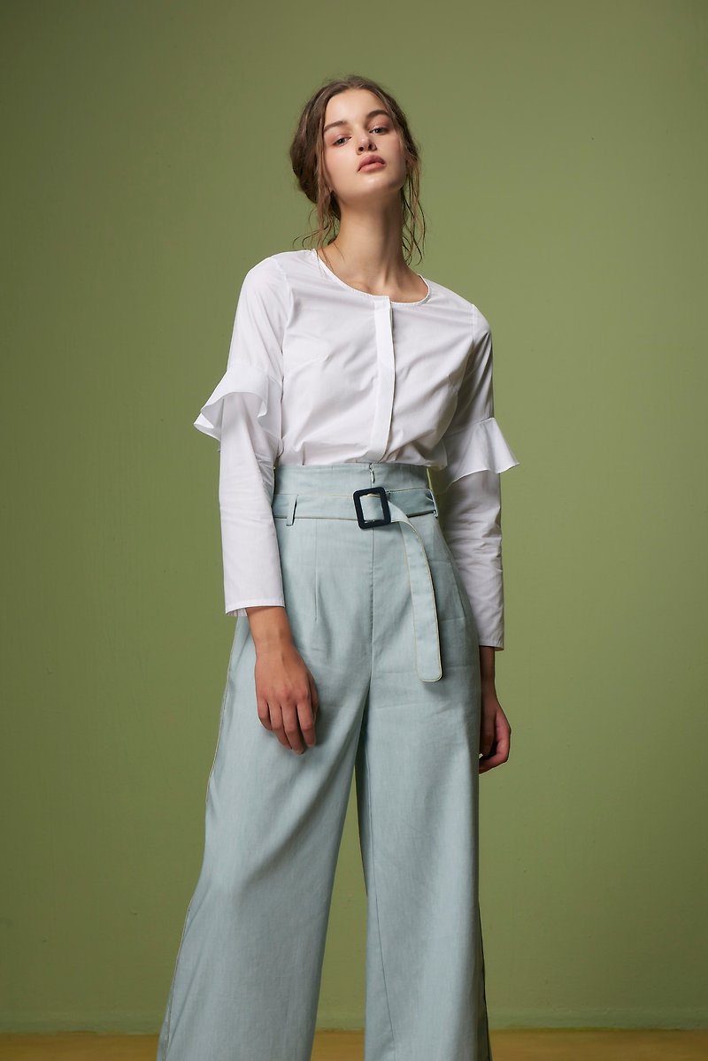 Off-season sale White Sleeve Ruffle Neck Shirt - เสื้อเชิ้ตผู้หญิง - ผ้าฝ้าย/ผ้าลินิน 