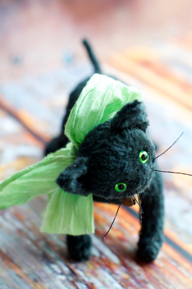 Little black Cat created with vintage plush - 公仔/玩偶 - 其他材質 黑色