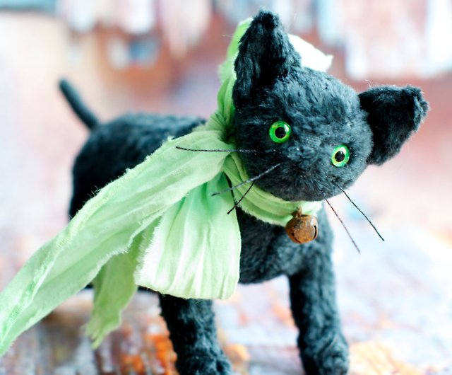 ヴィンテージぬいぐるみで作成された小さな黒い猫 - ショップ Teddy KO ...