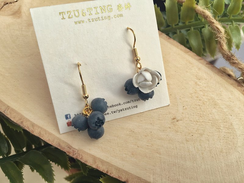 Sweet blueberry string ear hooks - ต่างหู - ดินเผา สีน้ำเงิน
