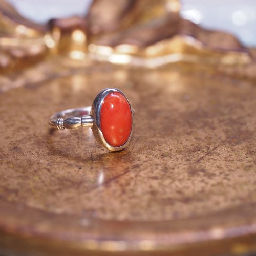 Maya Tara 瑪雅塔拉 天然紅珊瑚 朱紅色 手工戒指 固定戒圍 國際圍9號 三月誕生石