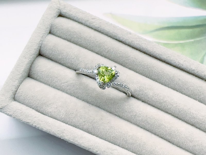 Natural Stone silver ring texture fashion fashion fire bright August Stone green Gemstone Tanabata - แหวนทั่วไป - เงินแท้ สีเขียว