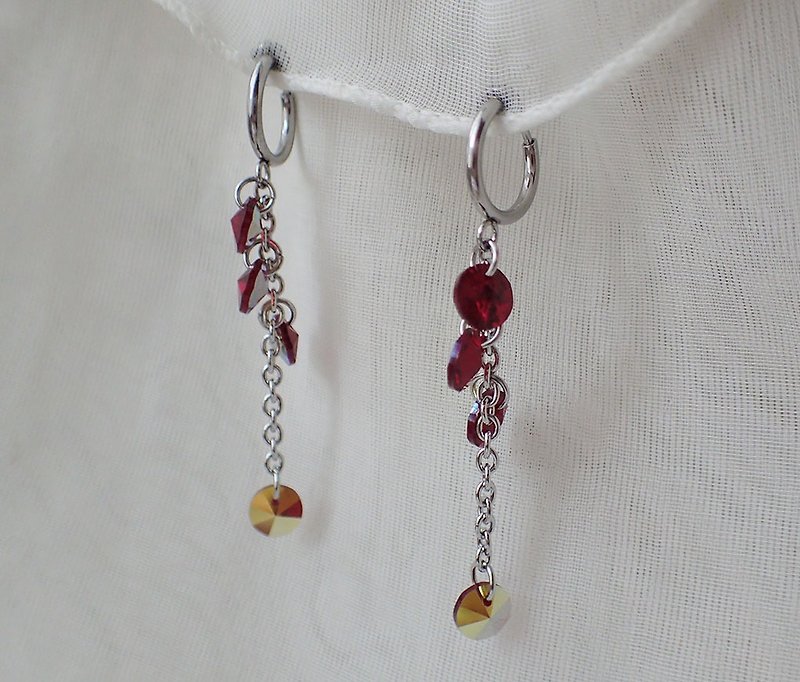 Dots, earrings with SWAROVSKI ELEMENTS - ต่างหู - แก้ว สีแดง