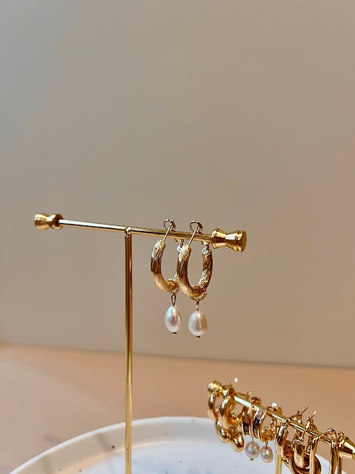 aesthea 手作輕珠寶 14K天然巴洛克淡水珍珠歐美風圈圈耳環 |情人節生日禮物 兩種戴法