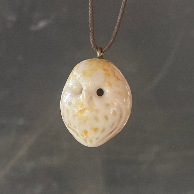 Wood-fired pottery essential oil necklace looking back at the owl - Necklaces - Pottery Khaki