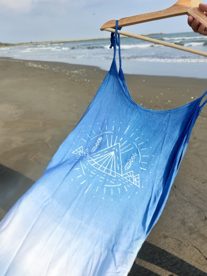 旅行中のスパゲッティストラップ付きの手作りの藍染めのドレス - ワンピース - コットン・麻 ブルー