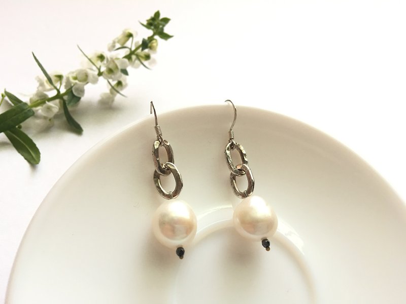 Ops Pearl Silver Earrings -限定/古典合金/黃銅配件/典雅/ 純銀耳鉤 - 耳環/耳夾 - 寶石 白色